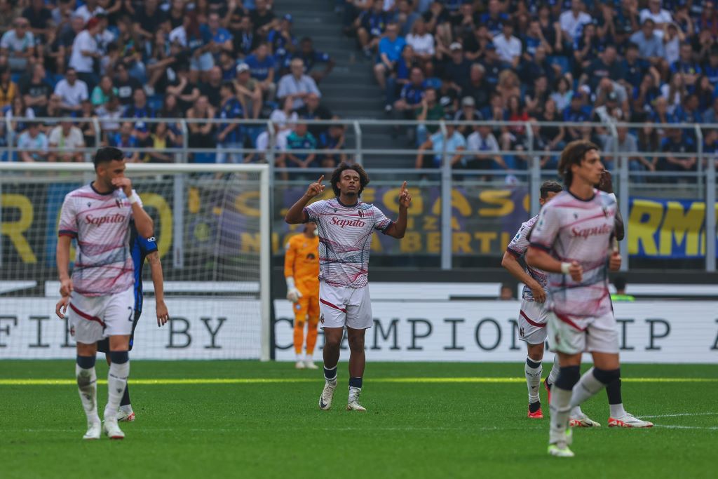 L'attaccante del Bologna Joshua Zirkzee esulta dopo il gol all'Inter